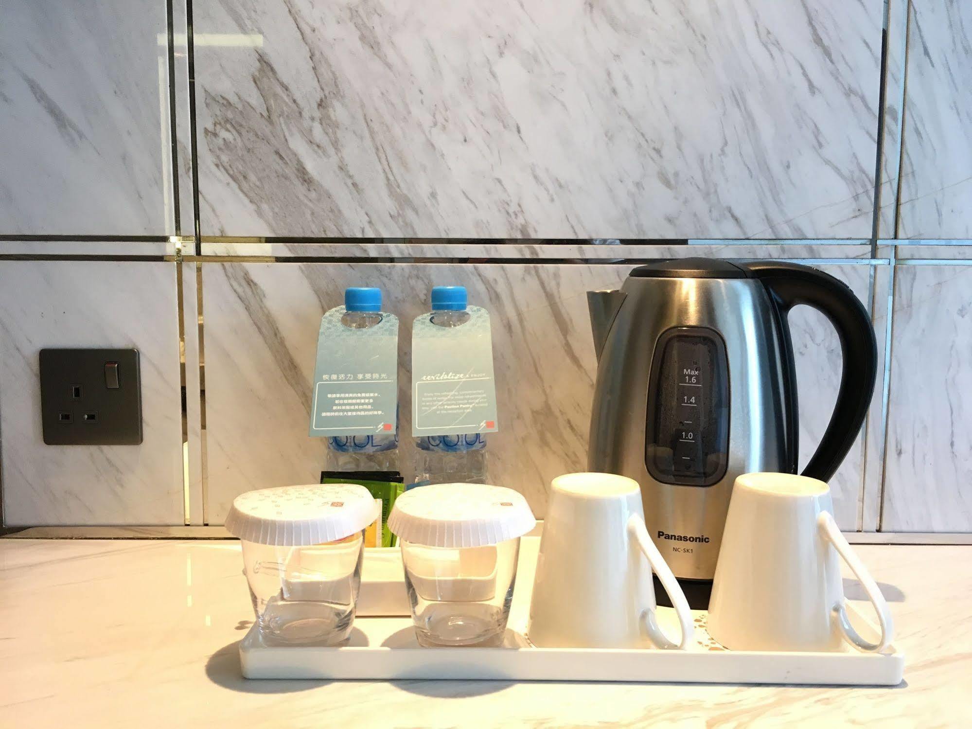 Hilton Garden Inn Hong Kong Mongkok Екстериор снимка